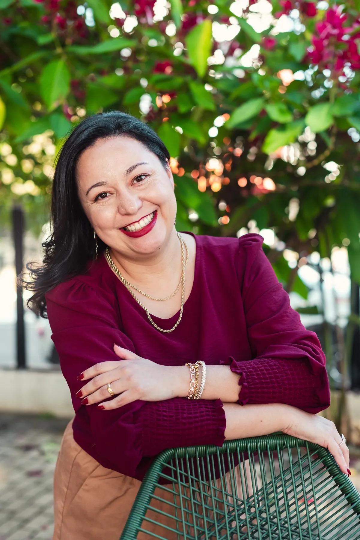 Wycisláudia Brandão sorrindo, de blusa vinho